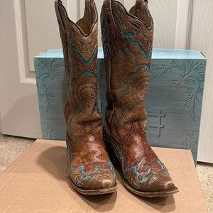 Corral boots made for Buckle. Size 8 boots. Tobacco/turquoise.